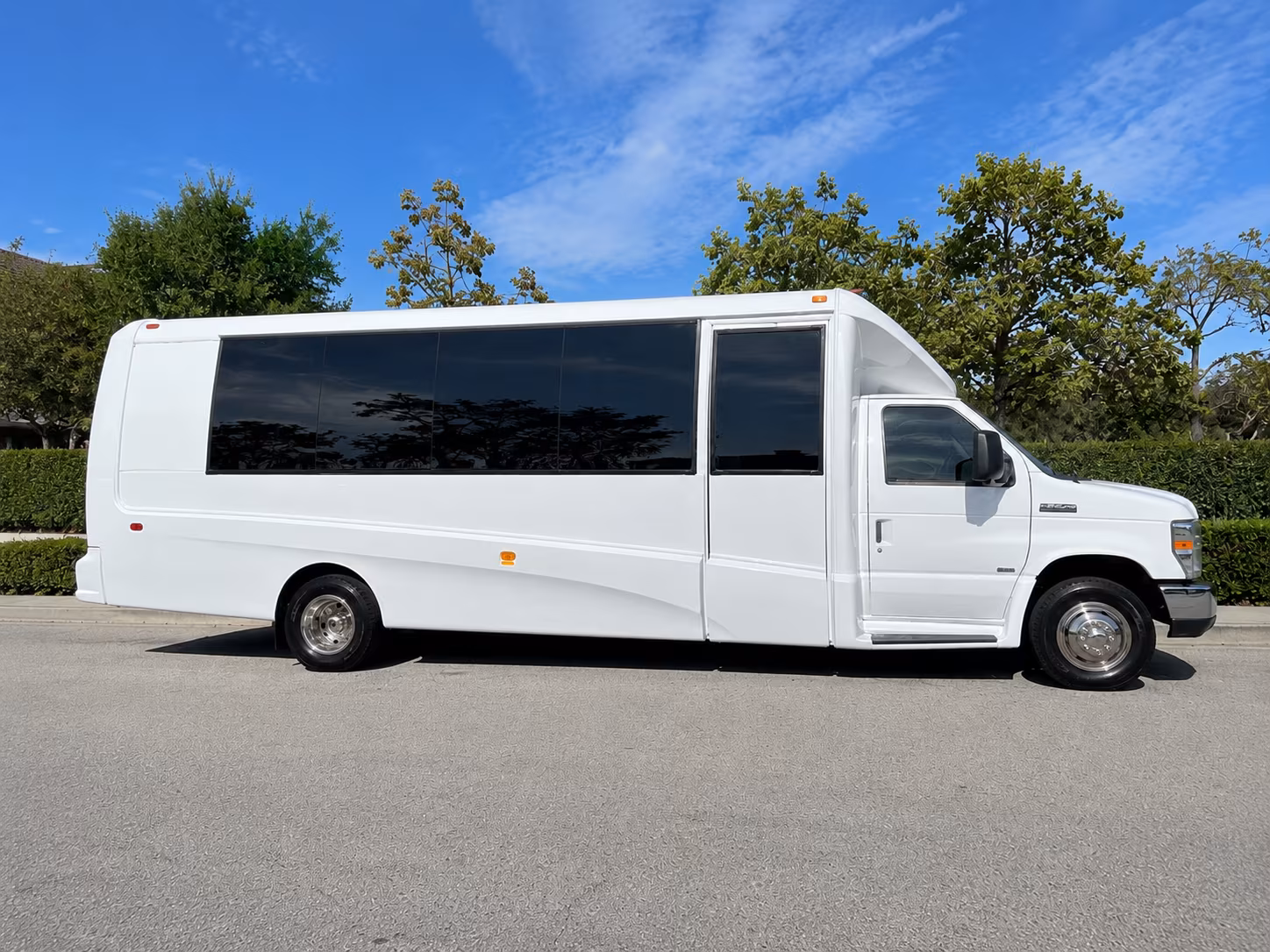 charter buses to thanksgiving point for corporate events and team outings