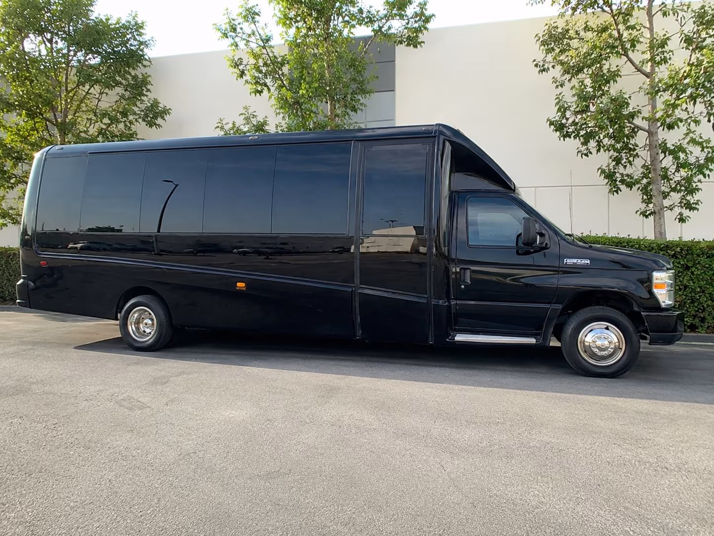 convention and conference shuttle buses between orem hotels and provo venues